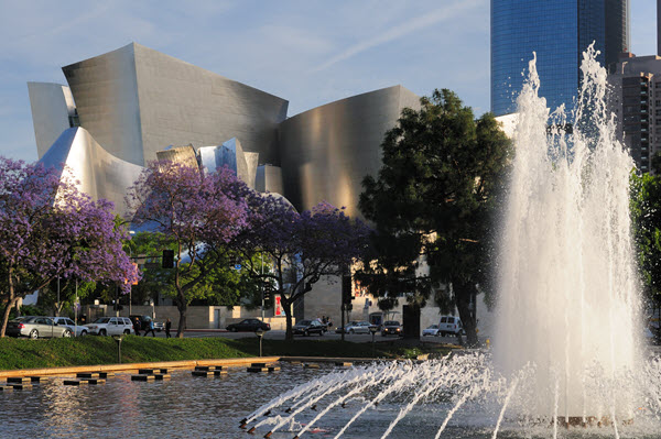 Los Angeles scene with large fountain and the Museum of Contemporary Art (MOCA Grand Avenue) in the background.